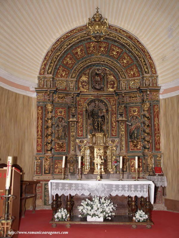 DETALLE DEL RETABLO BARROCO ANTE EL CILINDRO ABSIDAL